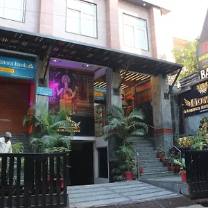 singh-residency.hotels-varanasi.com/